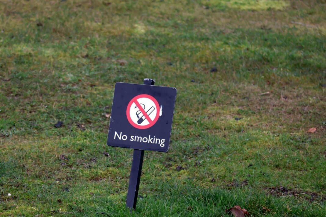 Ban Cigarette Smoking Outdoor